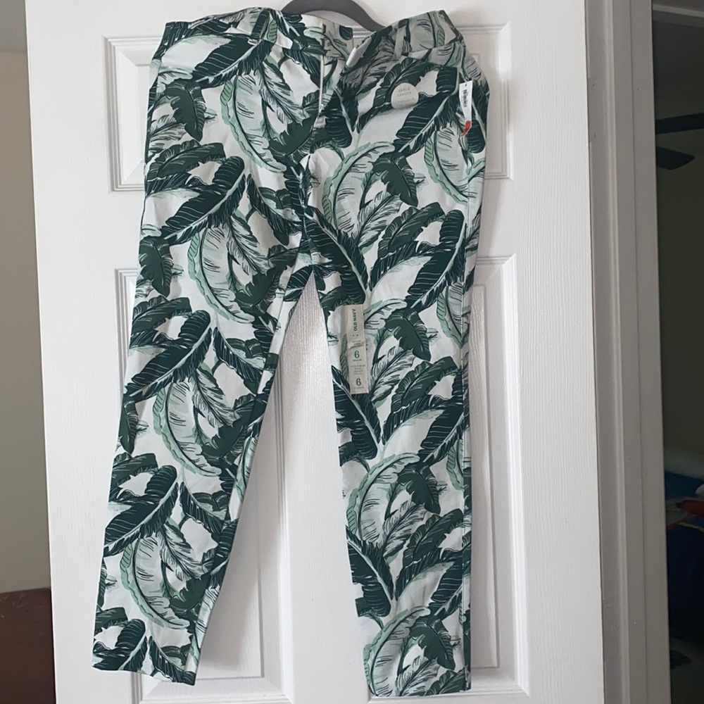 Floral print ankle length pixie pants